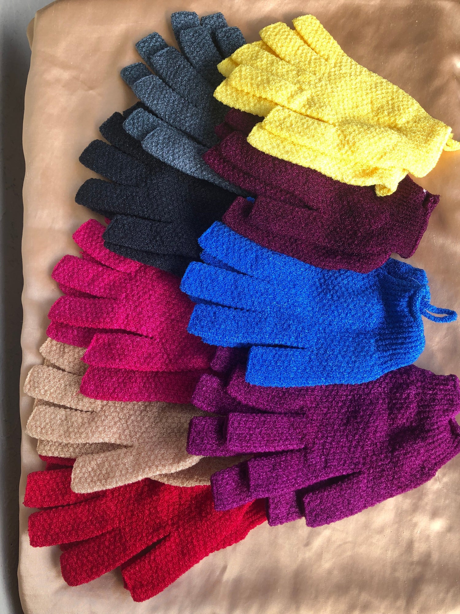 Exfoliating shower gloves